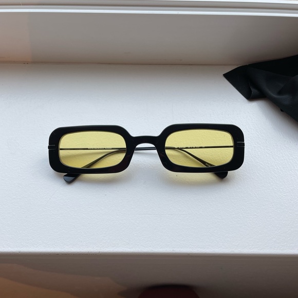 The Backyard Sunglasses in Black & Yellow Mono
WeWoreWhat - Picture 2 of 13